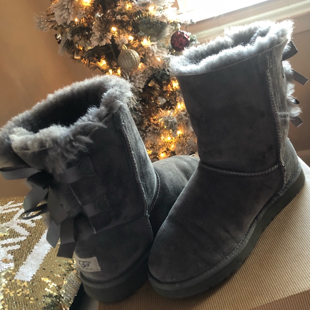 UGG ❄️ K BAILEY BOW SIZE 5 GREY